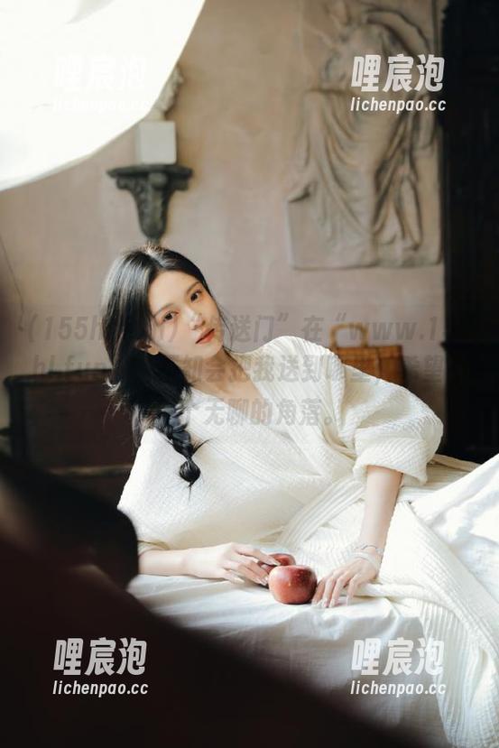 “传送门”在“www.155hl.fun”，不知会把我送到哪里，希望不是个无聊的角落。