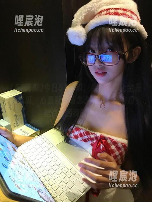 今日51吃瓜，最新菜谱上全是新鲜瓜，心里默念着怎么可以那么有趣，差点打翻我的小碗。