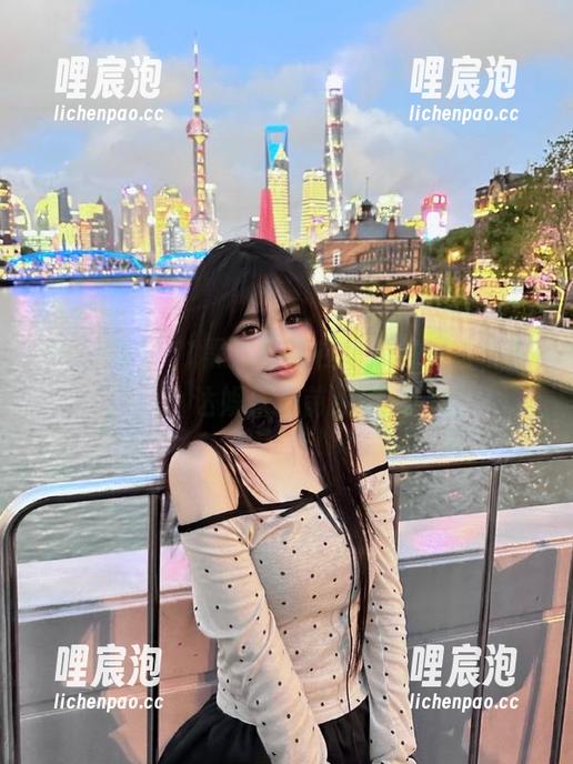 51黑料：正在吃瓜的路上，直达娱乐最前线！