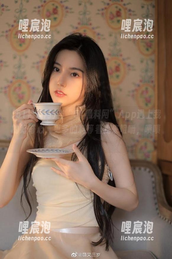 当“51黑料网”App遇上我的好奇心，更多的料等着我来咀嚼，啧啧！