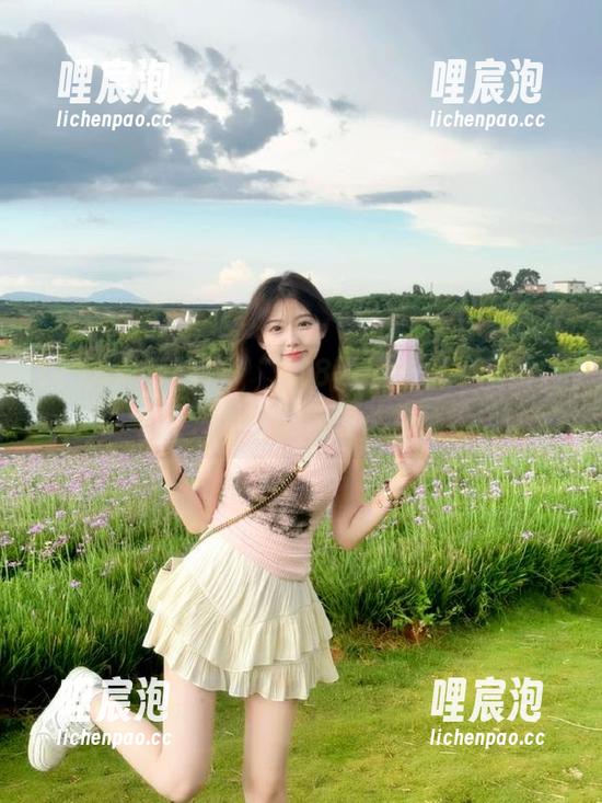 “718黑瓜吃料”网站：今天又要被谁锁住了视线？