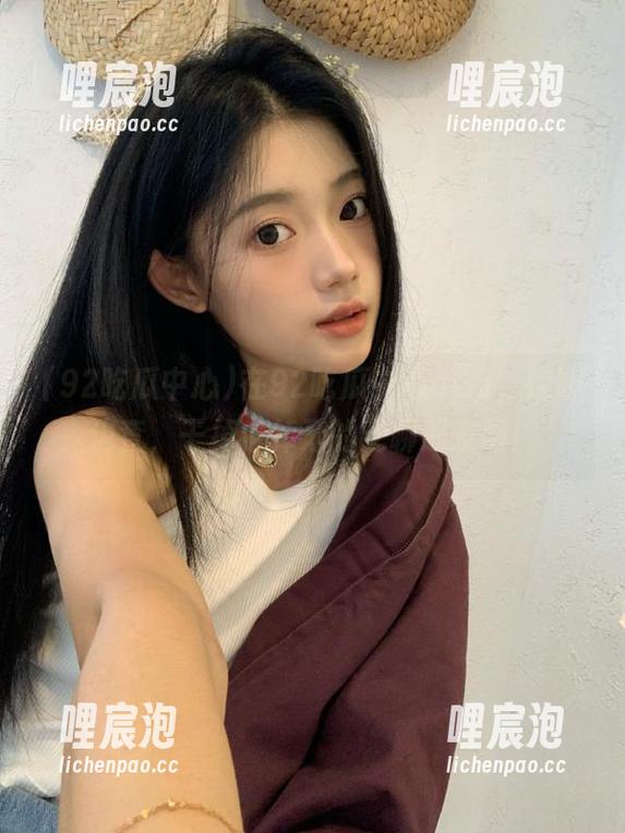 92吃瓜中心 在92吃瓜中心app,边聊边查,干掉老掉牙的无聊朋友圈!