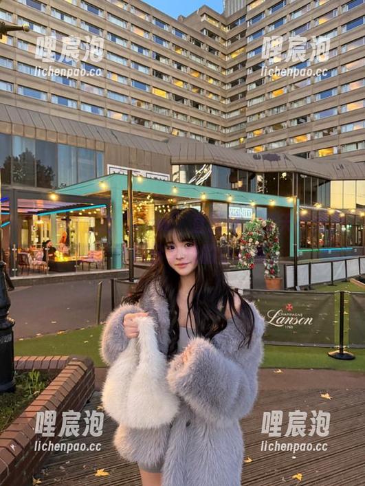 直达“cgw”直播间，今天不光是瓜，还要分享我的小心情。