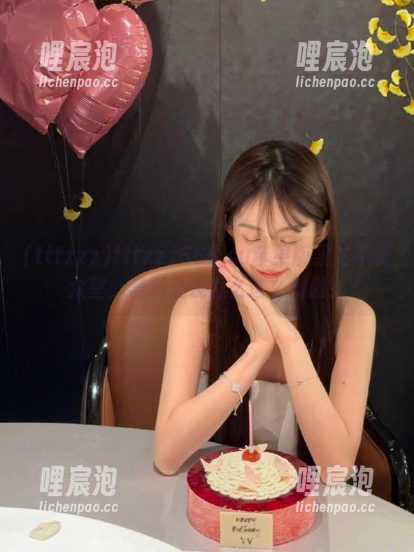 tttzzz tttzzz668.su苹果版果然不负众望,黑料上线怎么这么刺激?