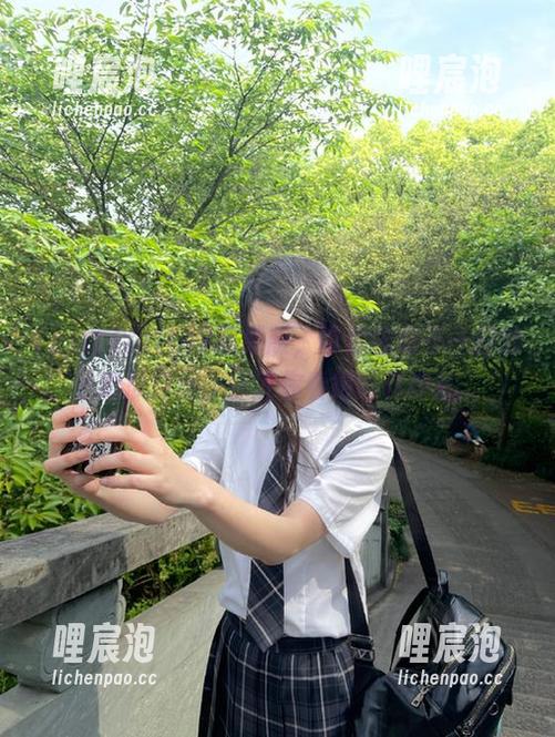 zztt42苹果版，带你领略不一样的吃瓜经历，保证你看得眼花缭乱