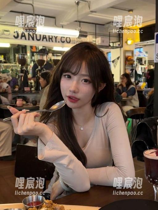 免费吃瓜 被免费吃瓜网站的链接吸引,还能救赎我的好奇心,真是各有各的“难处”。
