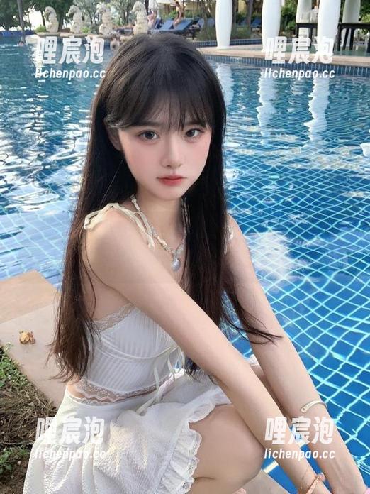 吃瓜网官网，那个logo像极了我把瓜子崩到天上的时刻！