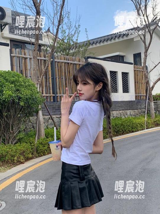 吃瓜网：永久在线观看？不如让我把瓜皮削到永恒！