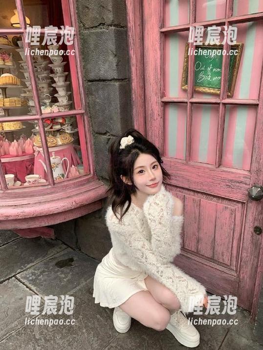 在这个地址，吃瓜网把那点黑料全翻出来了，别说我没提醒你哦！