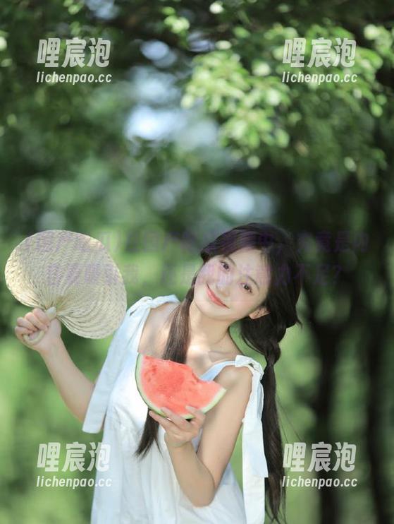 在国产吃瓜视频中，究竟是内容要吸引我，还是我的注意力不足？