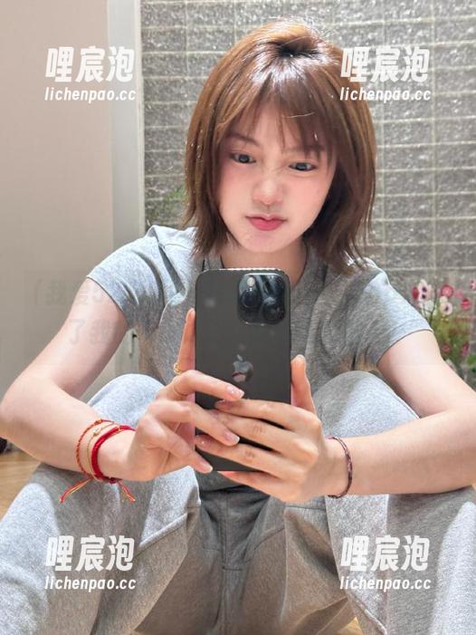 我爱52吃瓜网app开使了我的吃瓜之旅，疯狂追剧节奏！