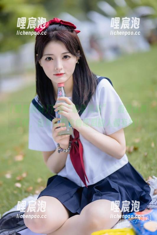 下载“明星黑料”，假装认真工作，但其实在偷偷吃瓜的人都有我！