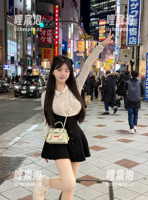 骑着小腿细细逛“明星黑料”网站，看完艺人趣事，心里忍不住给他们打分！