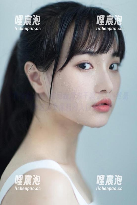 别问我周末干嘛了，当然是冲进美女黑料网入口了！