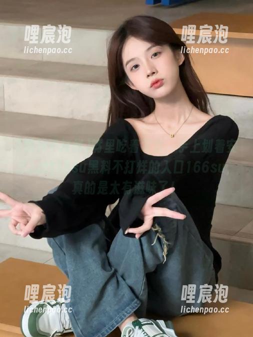 嘴里吃着零食，手上划着安卓zztt15su黑料不打烊的入口166su，真的是太有滋味了！
