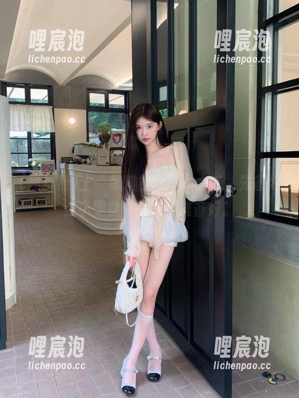 上“黑料社网页”之前，先备好点小零食，身心都准备好。