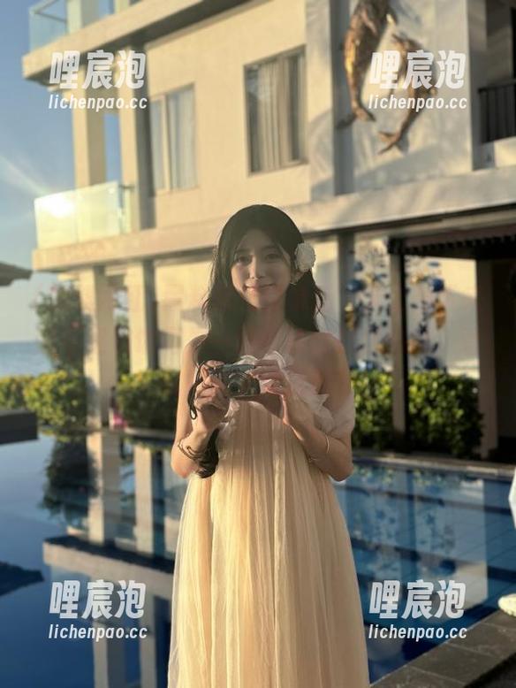 黑料网红登录后，天上掉下来的不是馅饼而是一颗颗跌宕起伏的瓜，看我如何火速食用！